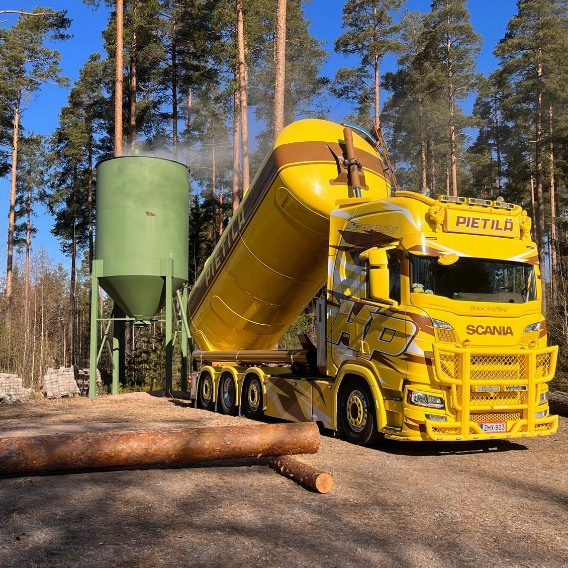 Bulk-auto perävaunulla, Kuljetusliike Pietilä Oy